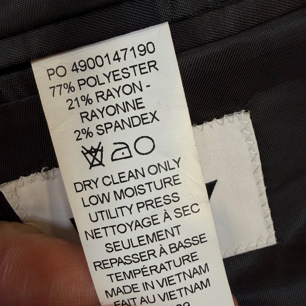 DKNY Duran Men Black 2 Piece Suit 40R 33W DNUR217W0021 New